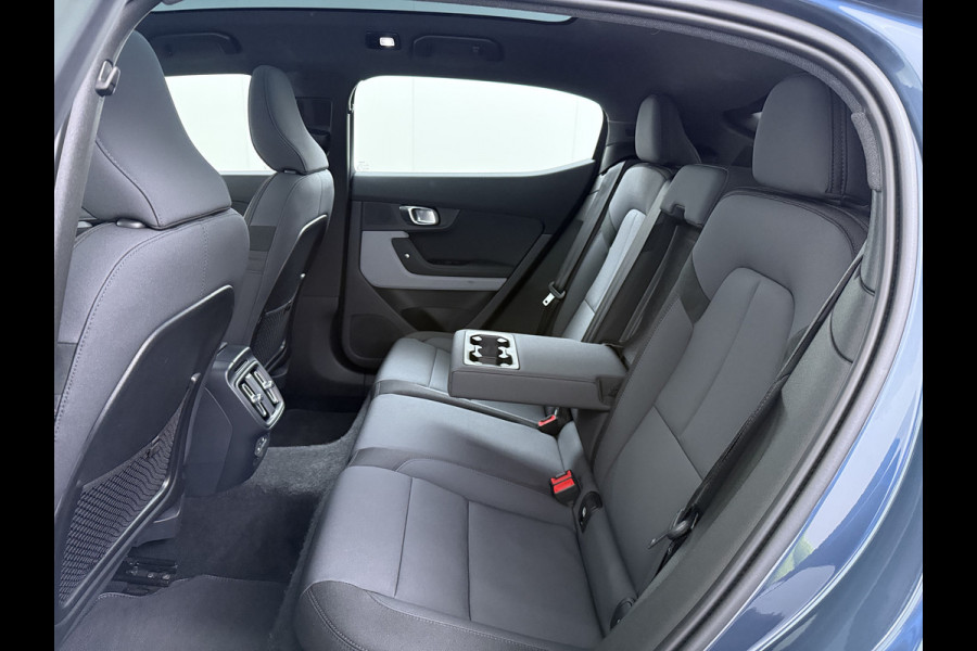 Polestar 2 408PK AWD Long Range Dual Motor 78kWh SOH 93% Trekhaak Adap.Cruise HarmanKardon®-Audio Panoramadak Apple Carplay Android Auto Na Elek.Achterklep/Stoelen Lmv 19" Google Maps Keyless Led Origineel Nederlandse Auto Dealeronderhouden 4WD