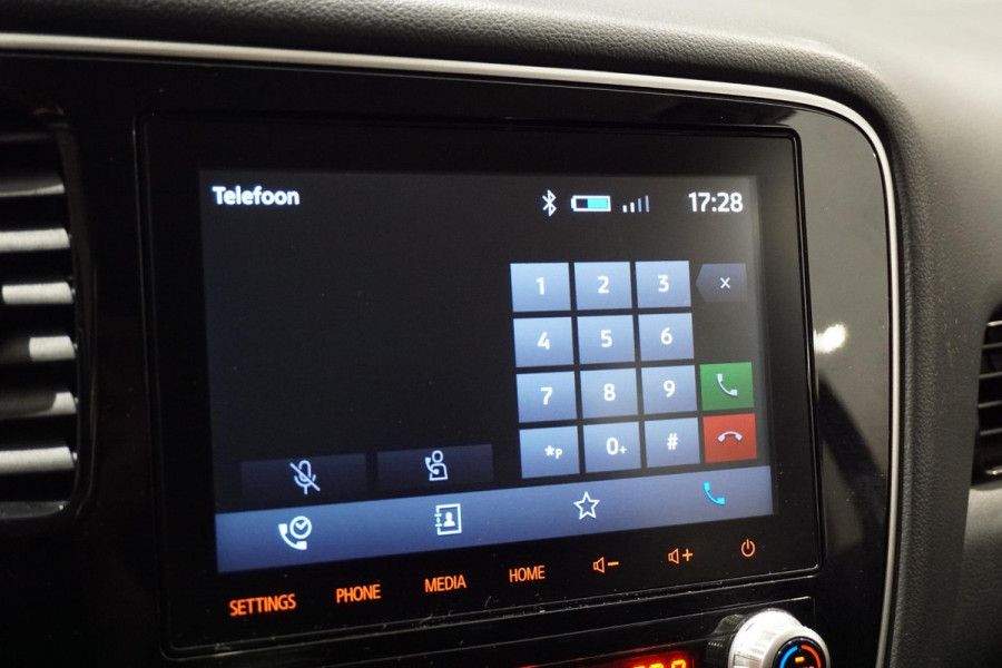 Mitsubishi Outlander 2.4 PHEV Pure + TREKHAAK / CARPLAY / CAMERA / STOELVERWARMING /