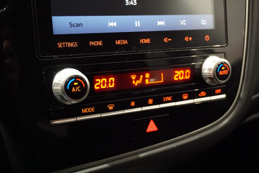 Mitsubishi Outlander 2.4 PHEV Pure + TREKHAAK / CARPLAY / CAMERA / STOELVERWARMING /