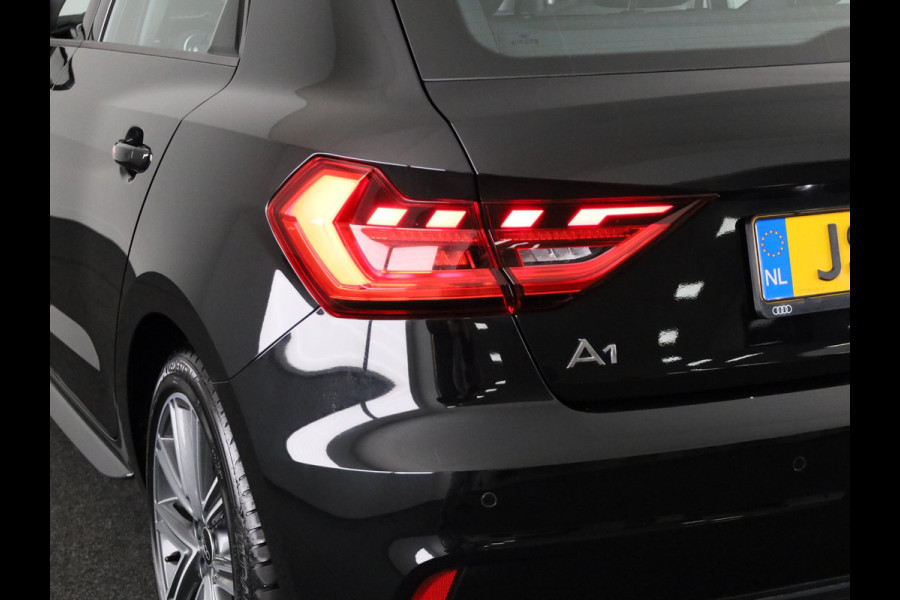 Audi A1 Sportback 25 TFSI S edition 95pk | Parkeerhulp plus | Automatische airco | Navigatie via App | 17 inch lichtmetalen velgen | Dak in contrast kleur