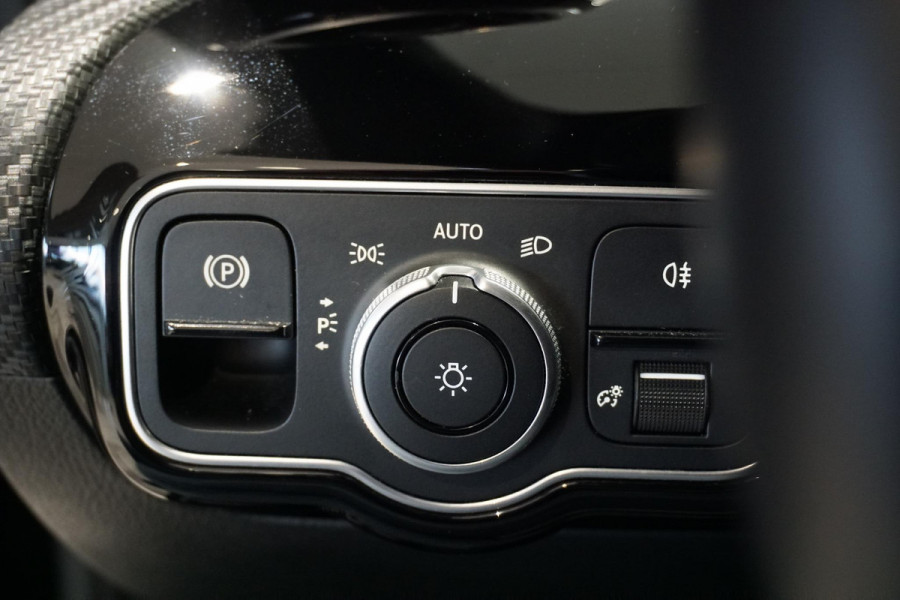 Mercedes-Benz A-Klasse 180 136PK + WIDE SCREEN / CAMERA / STOELVERWARMING /