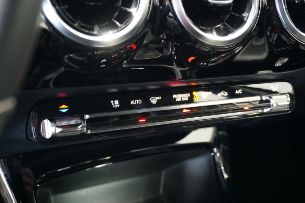 Mercedes-Benz A-Klasse 180 136PK + WIDE SCREEN / CAMERA / STOELVERWARMING /
