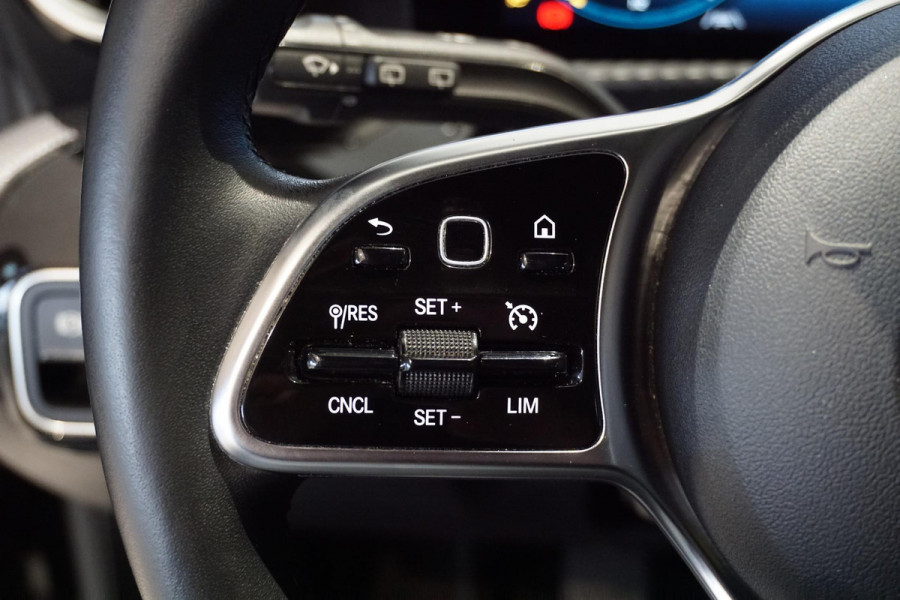 Mercedes-Benz A-Klasse 180 136PK + WIDE SCREEN / CAMERA / STOELVERWARMING /