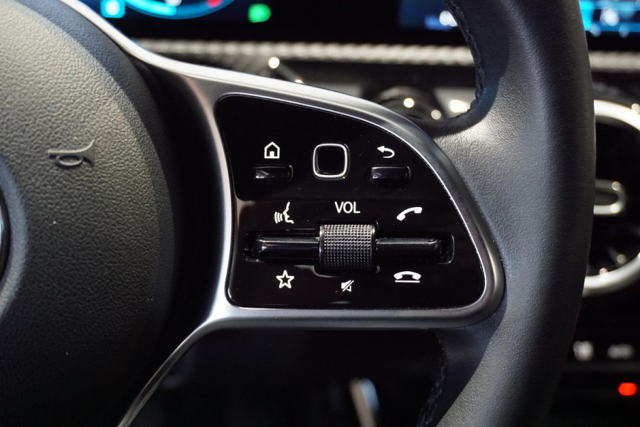 Mercedes-Benz A-Klasse 180 136PK + WIDE SCREEN / CAMERA / STOELVERWARMING /