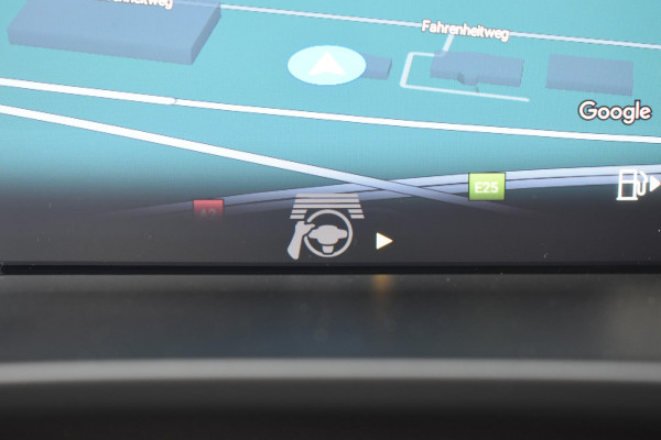 Volvo XC40 B4 211PK Automaat Plus Dark / Navigatie / Adaptive Cruise / Harman Kardon / Stuur- & Stoelverwarming / Elektrische achterklep / Achteruitrijcamera / Elektrische stoelverst. met geheugen / Extra getint glas / Microtech/Nubuck