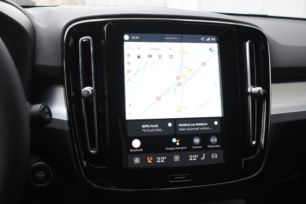 Volvo XC40 B4 211PK Automaat Plus Dark / Navigatie / Adaptive Cruise / Harman Kardon / Stuur- & Stoelverwarming / Elektrische achterklep / Achteruitrijcamera / Elektrische stoelverst. met geheugen / Extra getint glas / Microtech/Nubuck