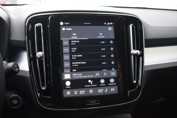 Volvo XC40 B4 211PK Automaat Plus Dark / Navigatie / Adaptive Cruise / Harman Kardon / Stuur- & Stoelverwarming / Elektrische achterklep / Achteruitrijcamera / Elektrische stoelverst. met geheugen / Extra getint glas / Microtech/Nubuck