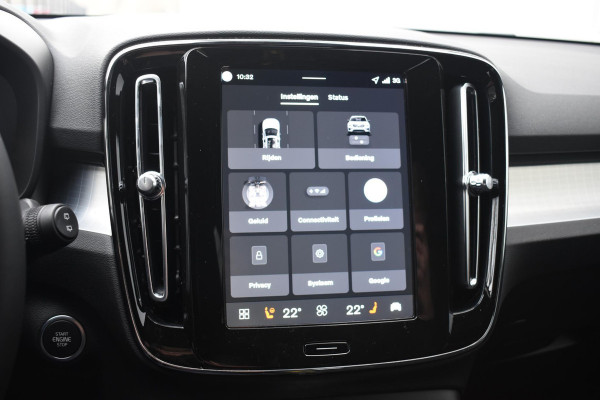 Volvo XC40 B4 211PK Automaat Plus Dark / Navigatie / Adaptive Cruise / Harman Kardon / Stuur- & Stoelverwarming / Elektrische achterklep / Achteruitrijcamera / Elektrische stoelverst. met geheugen / Extra getint glas / Microtech/Nubuck