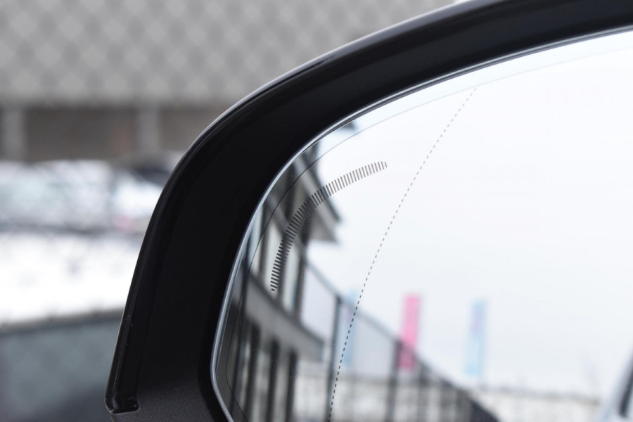 Volvo XC40 B4 211PK Automaat Plus Dark / Navigatie / Adaptive Cruise / Harman Kardon / Stuur- & Stoelverwarming / Elektrische achterklep / Achteruitrijcamera / Elektrische stoelverst. met geheugen / Extra getint glas / Microtech/Nubuck