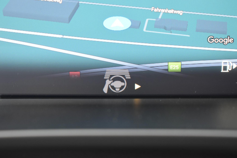 Volvo XC40 B4 211PK Automaat Plus Dark / Navigatie / Adaptive Cruise / Harman Kardon / Stuur- & Stoelverwarming / Elektrische achterklep / Achteruitrijcamera / Elektrische stoelverst. met geheugen / Extra getint glas / Microtech/Nubuck