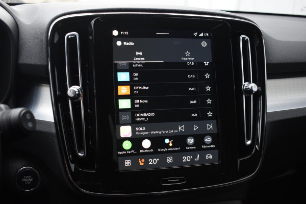 Volvo XC40 B4 211PK Automaat Plus Dark / Navigatie / Adaptive Cruise / Harman Kardon / Stuur- & Stoelverwarming / Elektrische achterklep / Achteruitrijcamera / Elektrische stoelverst. met geheugen / Extra getint glas / Microtech/Nubuck