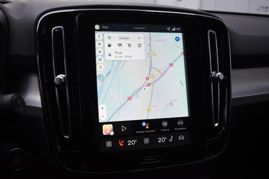 Volvo XC40 B4 211PK Automaat Plus Dark / Navigatie / Adaptive Cruise / Harman Kardon / Stuur- & Stoelverwarming / Elektrische achterklep / Achteruitrijcamera / Elektrische stoelverst. met geheugen / Extra getint glas / Microtech/Nubuck