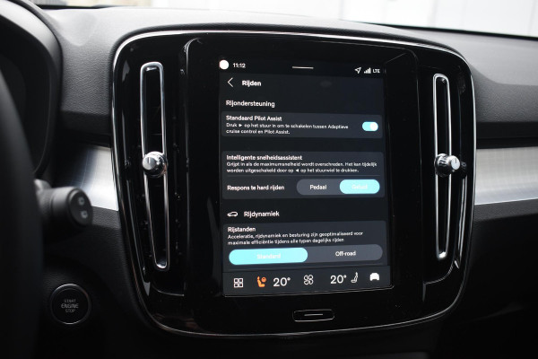 Volvo XC40 B4 211PK Automaat Plus Dark / Navigatie / Adaptive Cruise / Harman Kardon / Stuur- & Stoelverwarming / Elektrische achterklep / Achteruitrijcamera / Elektrische stoelverst. met geheugen / Extra getint glas / Microtech/Nubuck