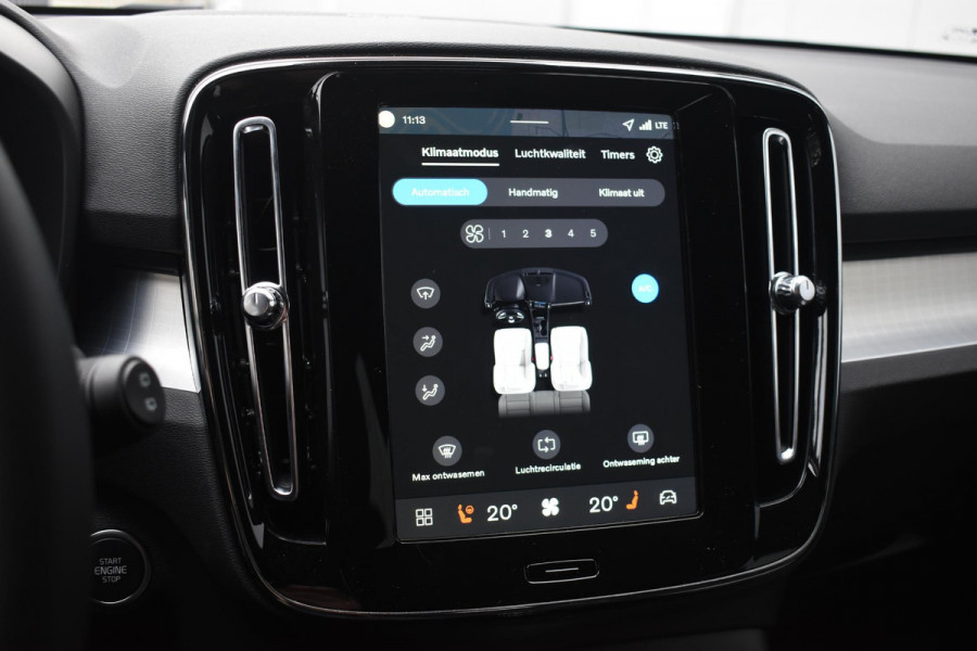 Volvo XC40 B4 211PK Automaat Plus Dark / Navigatie / Adaptive Cruise / Harman Kardon / Stuur- & Stoelverwarming / Elektrische achterklep / Achteruitrijcamera / Elektrische stoelverst. met geheugen / Extra getint glas / Microtech/Nubuck