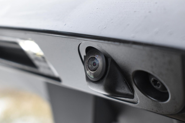 Volvo XC40 B4 211PK Automaat Plus Dark / Navigatie / Adaptive Cruise / Harman Kardon / Stuur- & Stoelverwarming / Elektrische achterklep / Achteruitrijcamera / Elektrische stoelverst. met geheugen / Extra getint glas / Microtech/Nubuck