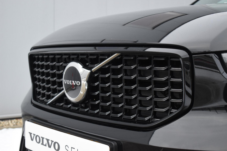 Volvo XC40 B4 211PK Automaat Plus Dark / Navigatie / Adaptive Cruise / Harman Kardon / Stuur- & Stoelverwarming / Elektrische achterklep / Achteruitrijcamera / Elektrische stoelverst. met geheugen / Extra getint glas / Microtech/Nubuck