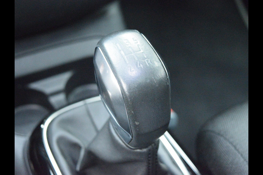 Citroën C4 Cactus 1.2 PureTech Shine TREKHAAK | NAVIGATIE & CARPLAY | CAMERA MET SENSOREN | E.C.C. |