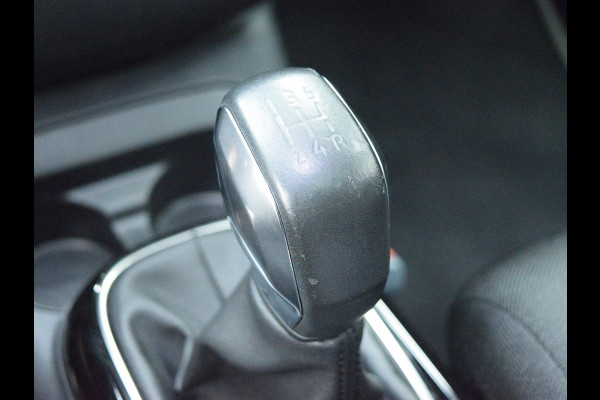 Citroën C4 Cactus 1.2 PureTech Shine TREKHAAK | NAVIGATIE & CARPLAY | CAMERA MET SENSOREN | E.C.C. |