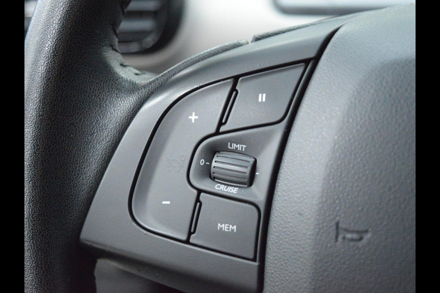 Citroën C4 Cactus 1.2 PureTech Shine TREKHAAK | NAVIGATIE & CARPLAY | CAMERA MET SENSOREN | E.C.C. |