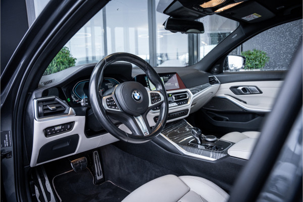 BMW 3-serie 330e High Executive - M Sport | Panorama | H&K | Memory | ACC