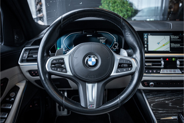 BMW 3-serie 330e High Executive - M Sport | Panorama | H&K | Memory | ACC
