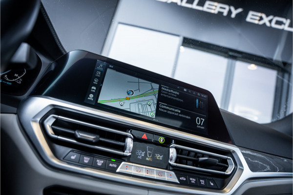 BMW 3-serie 330e High Executive - M Sport | Panorama | H&K | Memory | ACC
