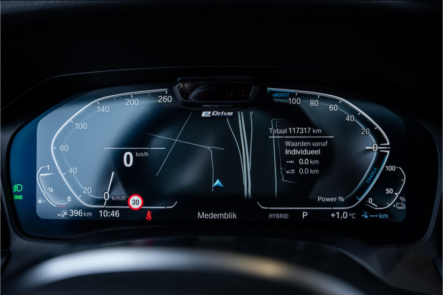 BMW 3-serie 330e High Executive - M Sport | Panorama | H&K | Memory | ACC