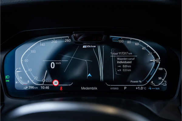 BMW 3-serie 330e High Executive - M Sport | Panorama | H&K | Memory | ACC