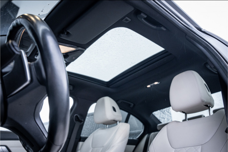 BMW 3-serie 330e High Executive - M Sport | Panorama | H&K | Memory | ACC