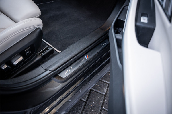 BMW 3-serie 330e High Executive - M Sport | Panorama | H&K | Memory | ACC