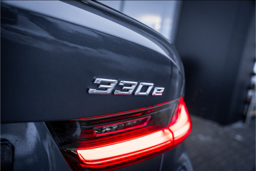 BMW 3-serie 330e High Executive - M Sport | Panorama | H&K | Memory | ACC