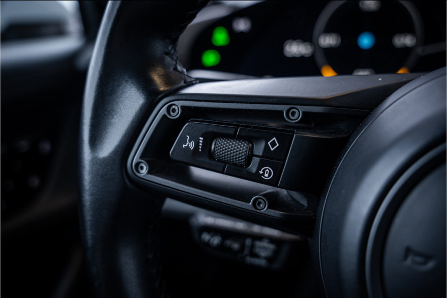 Porsche Taycan Performance 84 kWh - Origineel NL | Panorama | Sport Chrono + | Bose | Memory | Lift