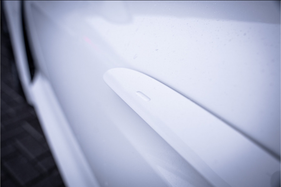 Porsche Taycan Performance 84 kWh - Origineel NL | Panorama | Sport Chrono + | Bose | Memory | Lift