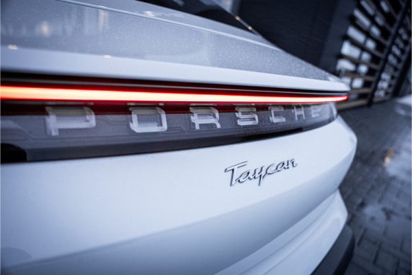 Porsche Taycan Performance 84 kWh - Origineel NL | Panorama | Sport Chrono + | Bose | Memory | Lift