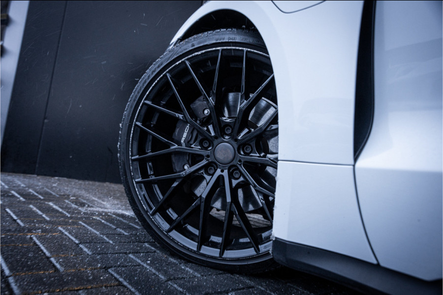 Porsche Taycan Performance 84 kWh - Origineel NL | Panorama | Sport Chrono + | Bose | Memory | Lift