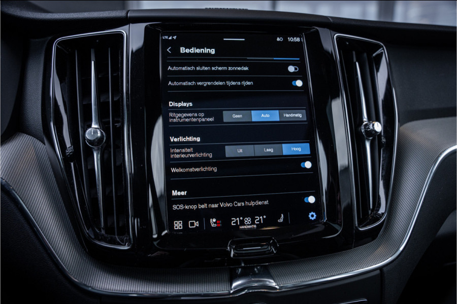 Volvo XC60 2.0 Recharge T8 AWD R-Design - Luchtvering | Panorama | H&K | Memory | 360 Camera