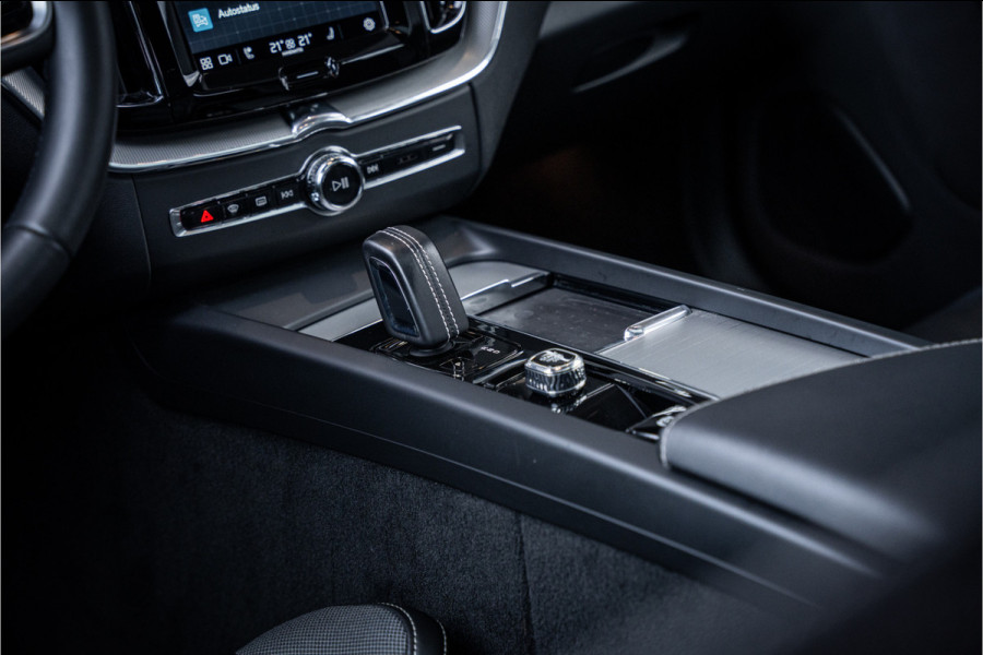 Volvo XC60 2.0 Recharge T8 AWD R-Design - Luchtvering | Panorama | H&K | Memory | 360 Camera