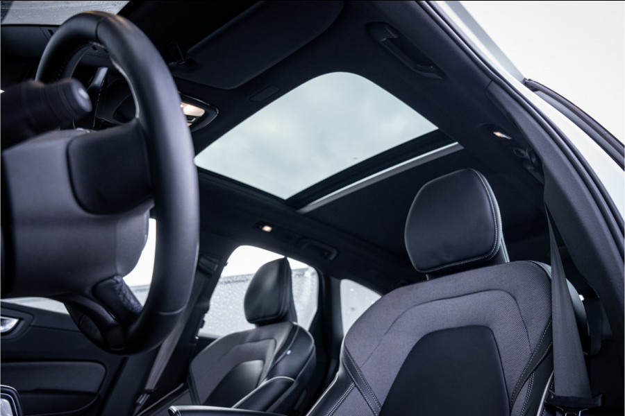 Volvo XC60 2.0 Recharge T8 AWD R-Design - Luchtvering | Panorama | H&K | Memory | 360 Camera