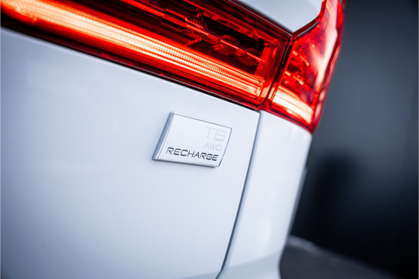 Volvo XC60 2.0 Recharge T8 AWD R-Design - Luchtvering | Panorama | H&K | Memory | 360 Camera
