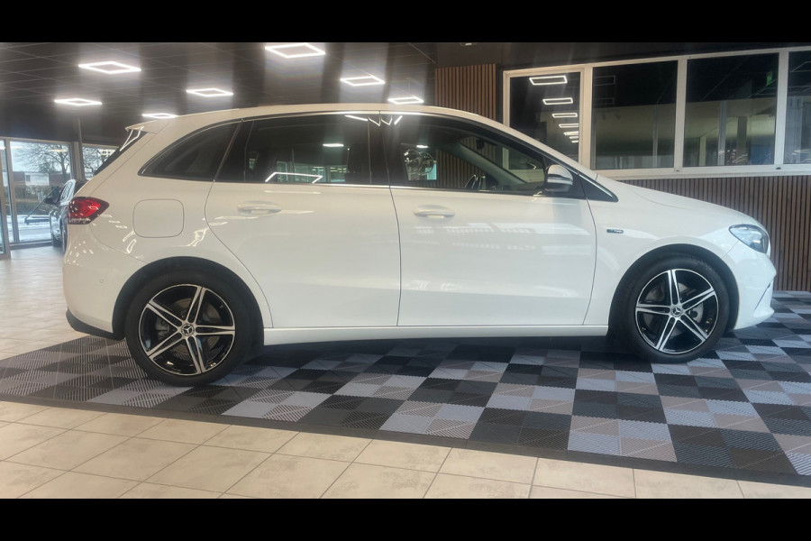 Mercedes-Benz B-Klasse 250 e Business Line, Navigatie, Climate control, Camera, Cruise control, Lichtmetaal.