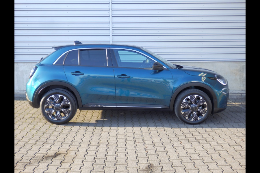 Fiat 600 101PK Hybrid La Prima | 360 camera | Massagestoel | Compleet |