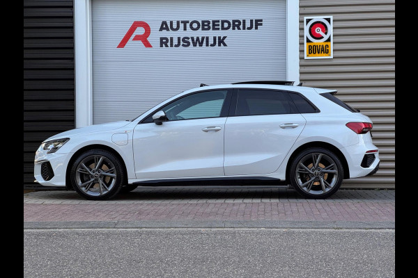 Audi A3 Sportback 45 TFSI e S edition Competition Pano/Sfeer/Camera