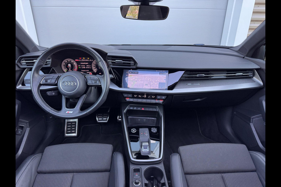 Audi A3 Sportback 45 TFSI e S edition Competition Pano/Sfeer/Camera