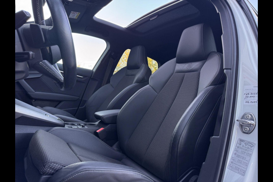 Audi A3 Sportback 45 TFSI e S edition Competition Pano/Sfeer/Camera