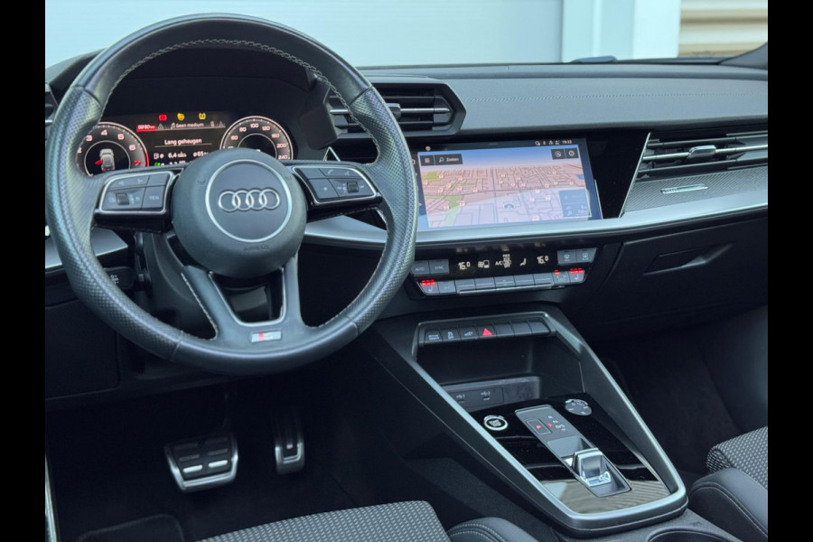 Audi A3 Sportback 45 TFSI e S edition Competition Pano/Sfeer/Camera