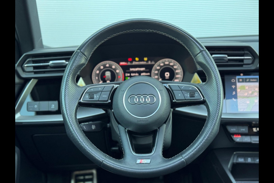 Audi A3 Sportback 45 TFSI e S edition Competition Pano/Sfeer/Camera