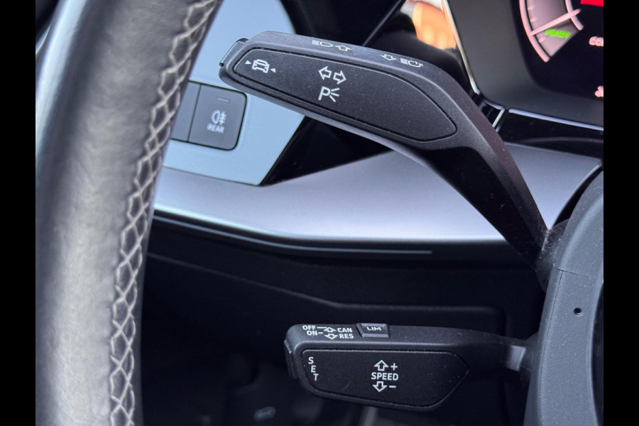 Audi A3 Sportback 45 TFSI e S edition Competition Pano/Sfeer/Camera