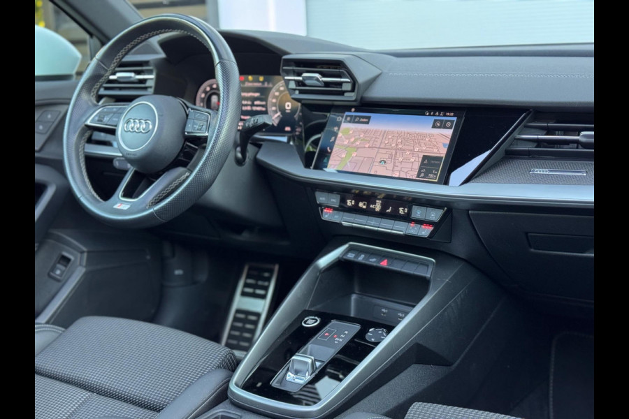 Audi A3 Sportback 45 TFSI e S edition Competition Pano/Sfeer/Camera