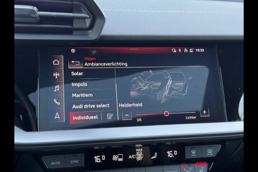 Audi A3 Sportback 45 TFSI e S edition Competition Pano/Sfeer/Camera