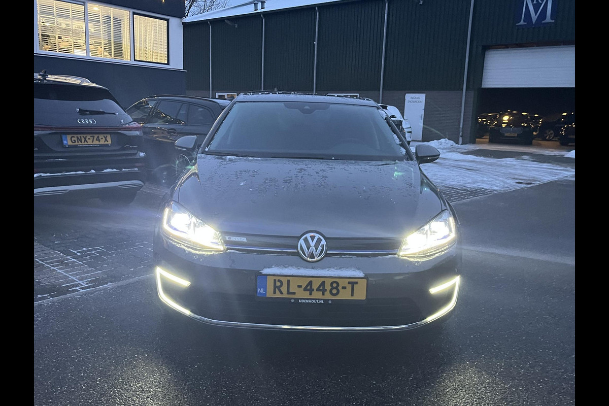 Volkswagen e-Golf e-Golf SOH 91% | Warmtepomp | Origineel NL (NAP) | Virtual Dashboard | Camera | Adaptieve Cruise Control | Keurig Onderhouden | Rijklaar Geleverd!  12 Mnd BOVAG garantie |